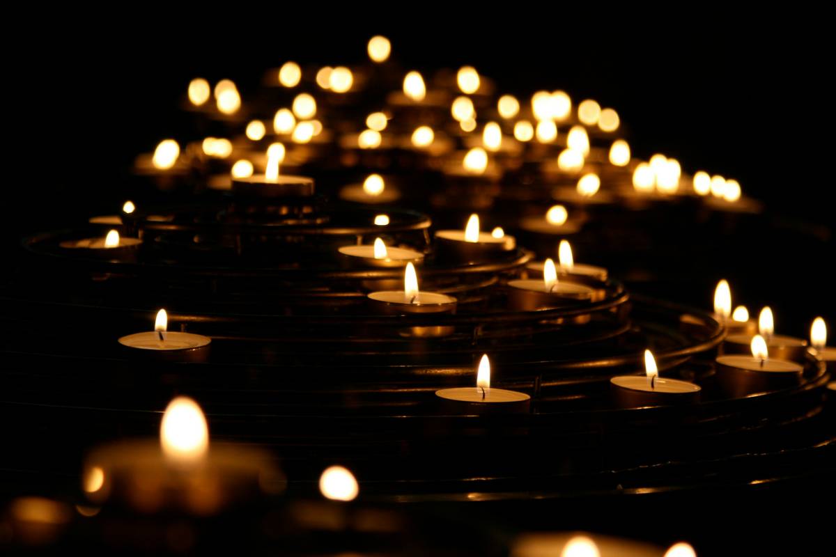 Bar chart showing 73% of candle-making courses fail to break even vs. 89% success rate for lifestyle-focused courses