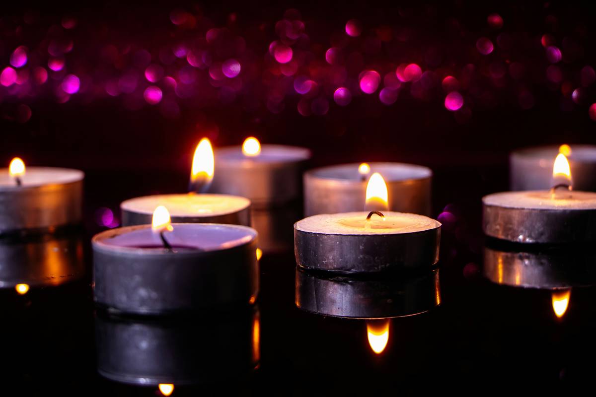 Bar chart showing UK consumer trust in wellness candles: 32% trust retailer brands like ASDA, 58% prefer indie brands with transparent sourcing