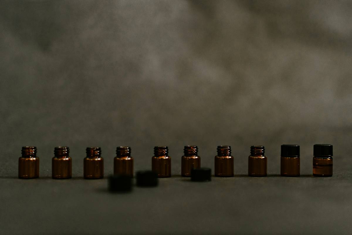 Comparison chart showing certified vs non-certified fragrance oils for candle making, highlighting IFRA compliance, flash point, and scent throw performance